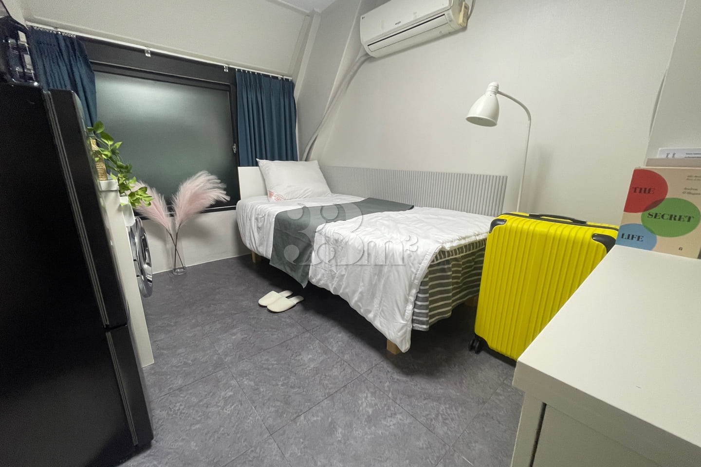 Raum Suite 502 13th image