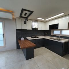 Clean and conveniently located (302) Unit Image