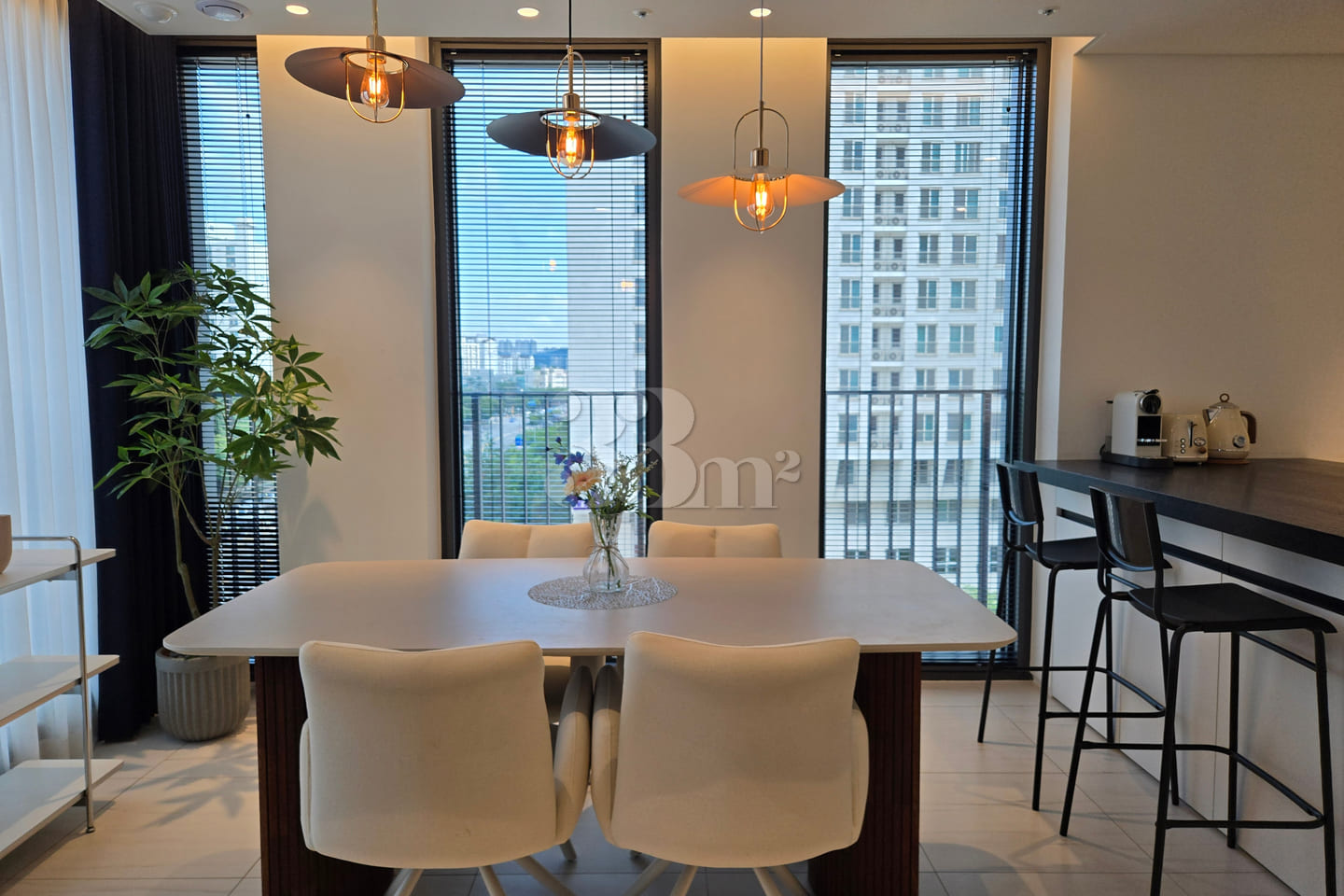 High-end hotel-style suite 2th image