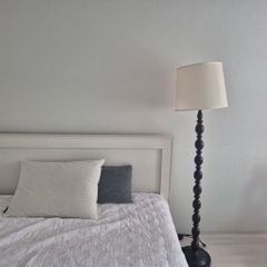 Large room with parking for pets Unit Image