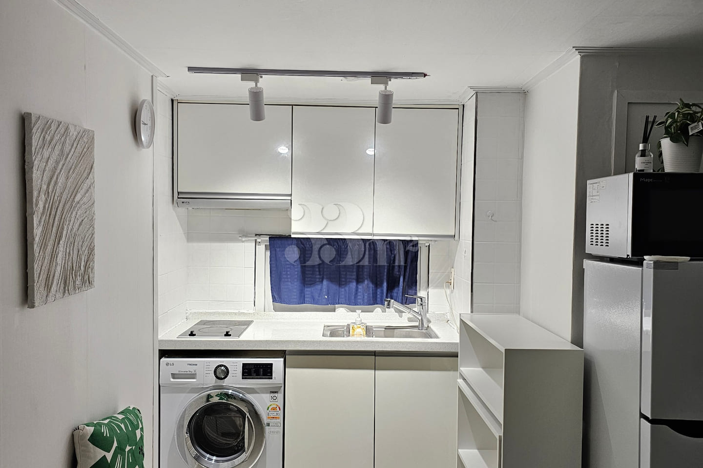 Stylish studio apartment on Dosan-daero 2th image