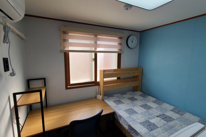 A sun-drenched room. 12th image