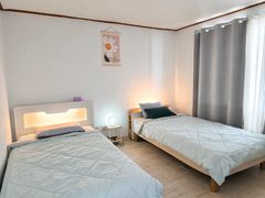 Spacious, Great-Value 2-Room Unit (Sleeps 3) 7th image