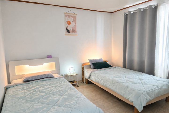 Spacious, Great-Value 2-Room Unit (Sleeps 3) 7th image