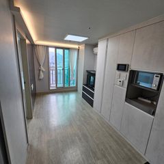 Room 202 Unit Image