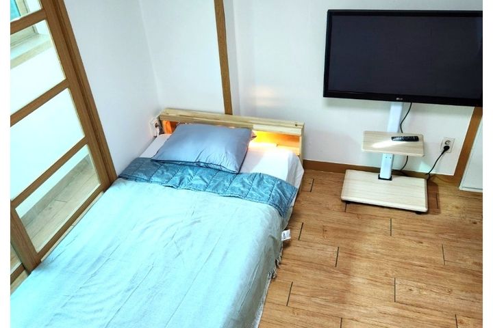 3-meter-high window, individual heating, 310 0th image