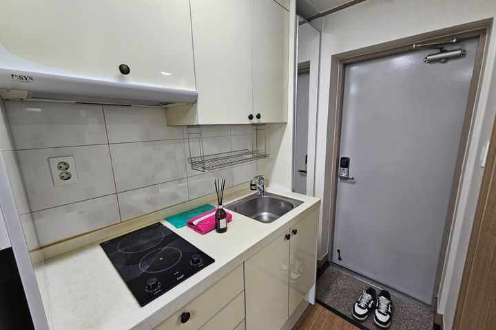 Two-Room Unit 407 4th image