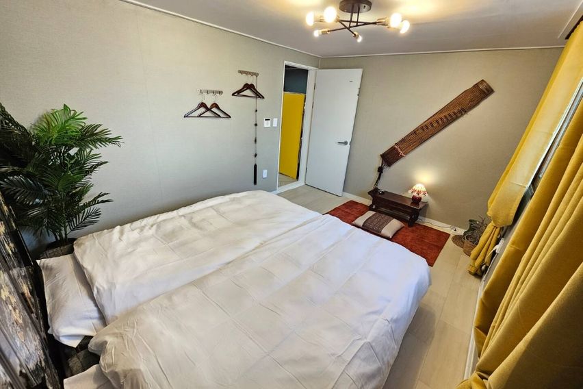 홍대 중심 3룸 4인