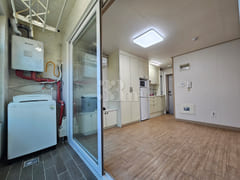 Studio Apartment 403 3th image