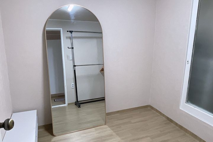 Near Gunja Station / Fully Remodeled! 7th image
