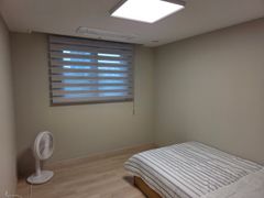 State-of-the-art apartment with a view of Bus 19th image