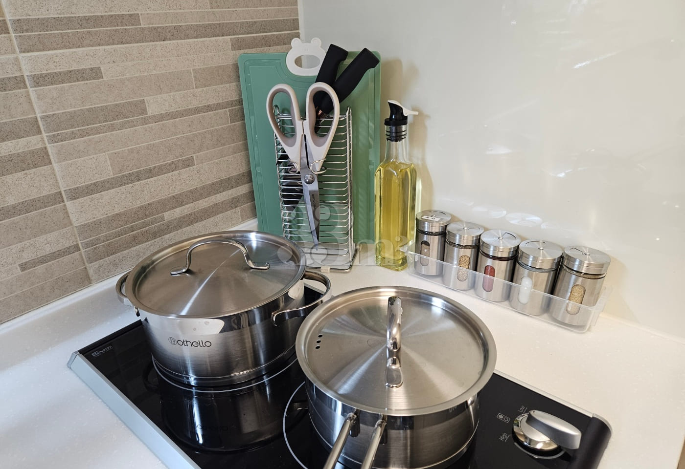 Fully furnished unit near DMC Station and Hon 9th image