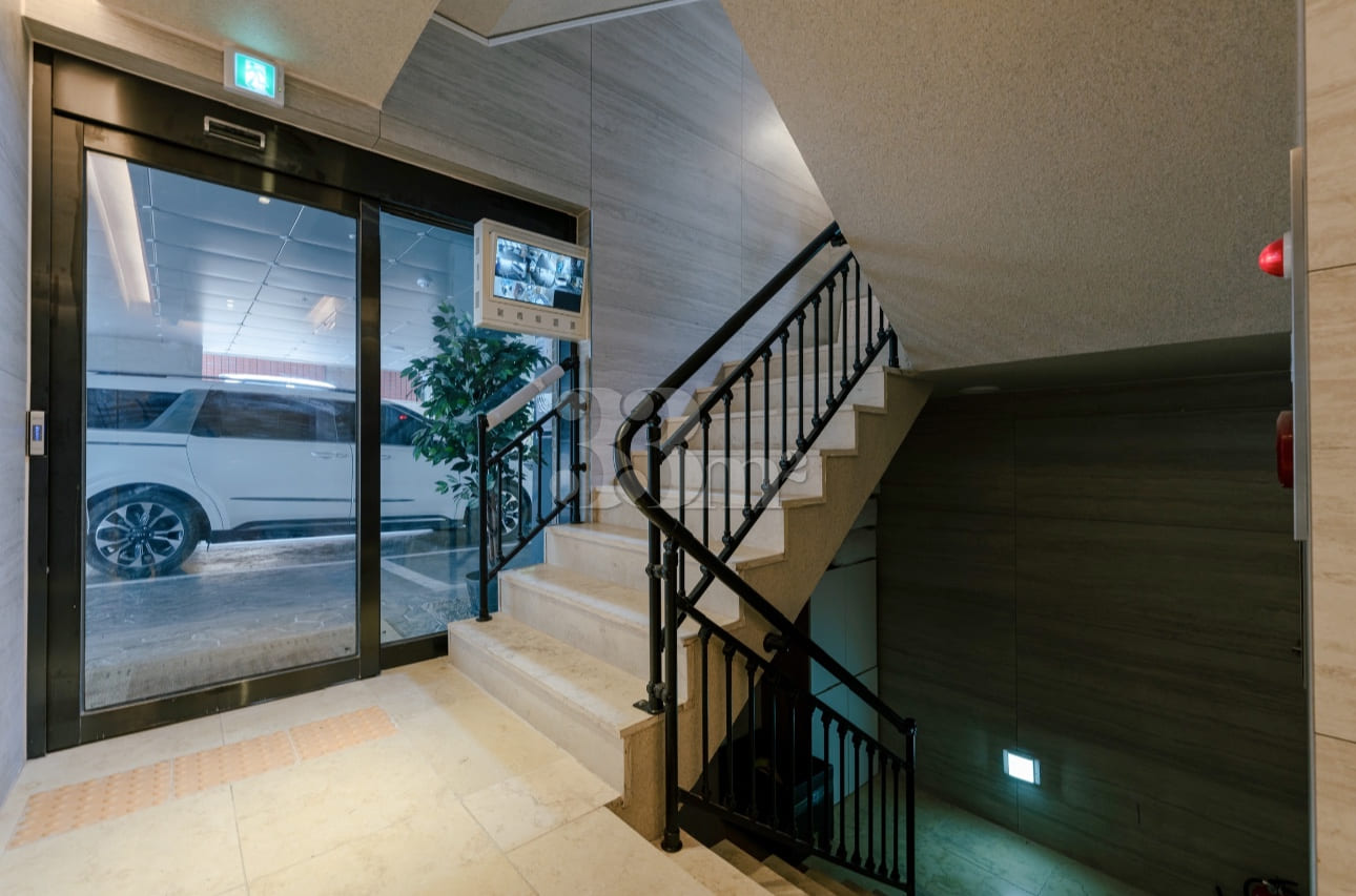 3rd floor, 3 people, 3 beds + 1 bathroom 18th image