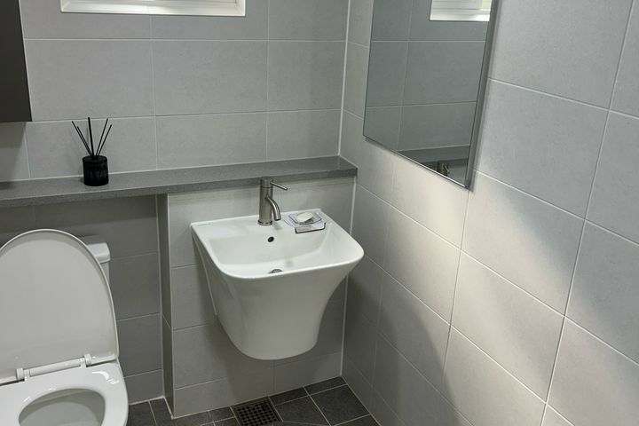 Fully-equipped hotel-style accommodation 2 8th image