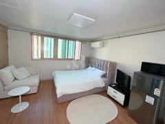 Studio apartment a 1-minute walk from Sajik S 10th image