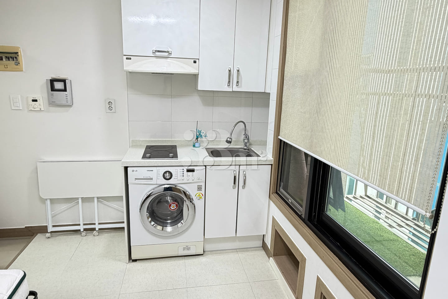 Walking distance: 3 minutes to Sinchon, 9 min 7th image