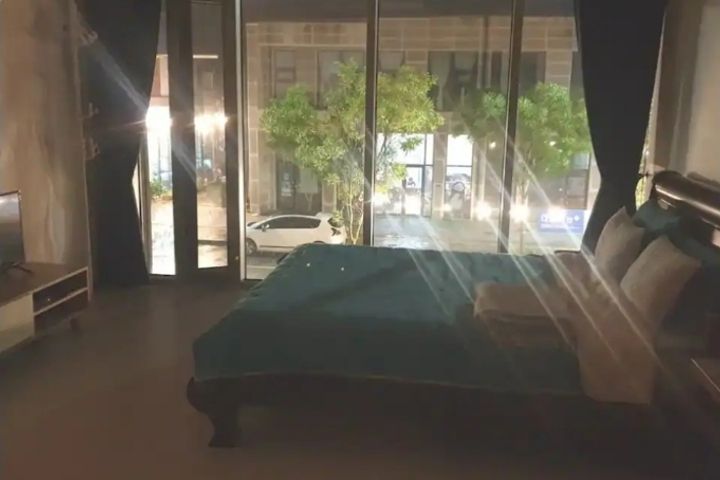 A room with a beautiful view and floor-to-cei 2th image