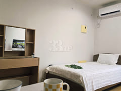 Spacious room (sleeps 3) > 1 minute to the te 8th image