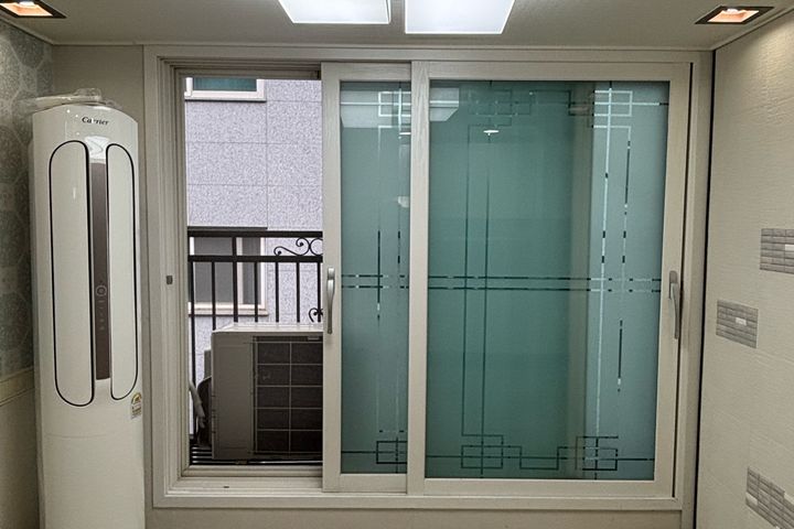 Clean two-room apartment in Siheung-dong 1th image