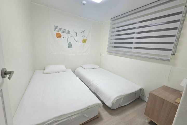 Clean, modern house. 6th image