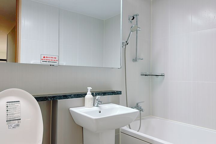 Gyeyang New Three-Room Apartment with Full Op 17th image