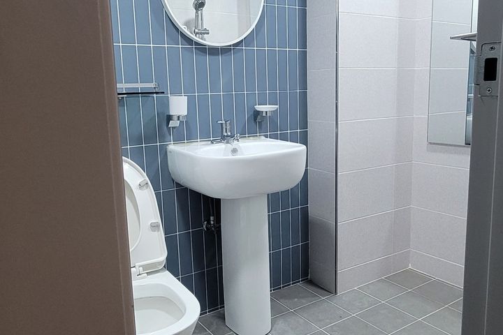 Juan Unit 205 8th image