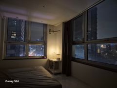 City view, super close to the subway station, 1th image