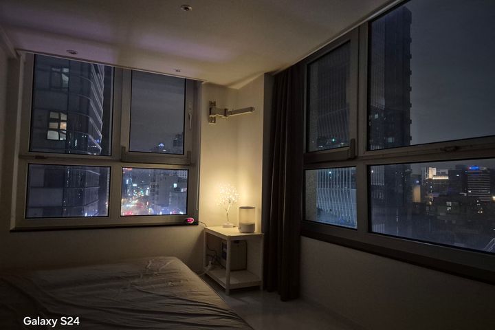 City view, super close to the subway station, 1th image