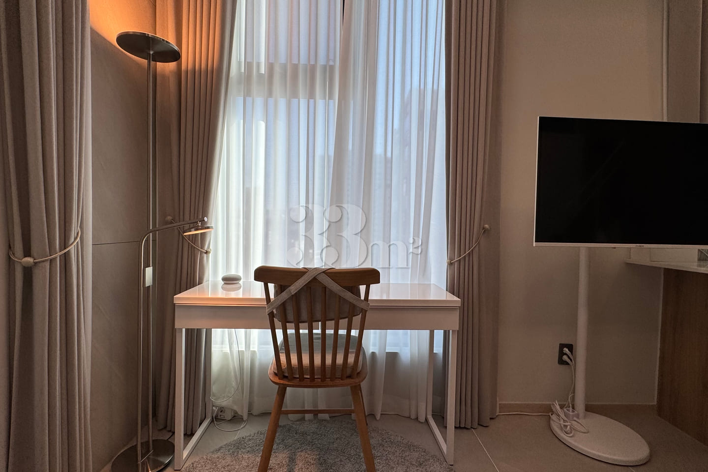 Luxury 10th-floor unit in the city center 3th image