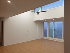 Apartment just a 5-minute walk from Janggi St 0th image