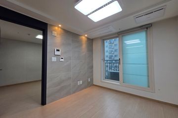 Neat two-room apartment in Doksan-dong