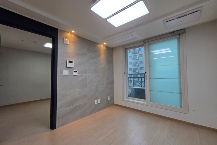 Neat two-room apartment in Doksan-dong 0th image