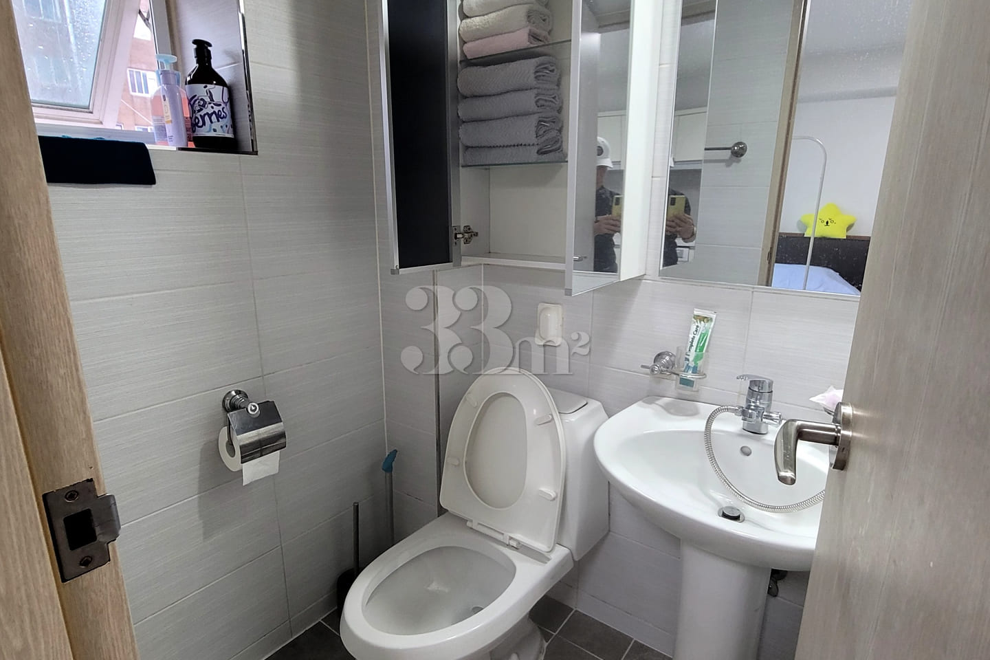New studio apartment within walking distance  3th image