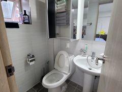 New studio apartment within walking distance 3th image