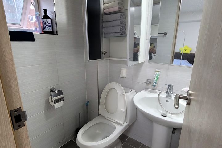 New studio apartment within walking distance 3th image