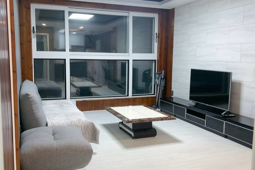 모악산이 보이는 쓰리룸