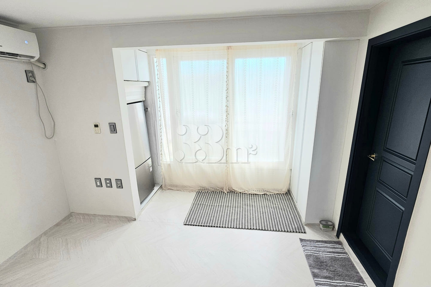 A studio apartment perfect for one person. 3th image