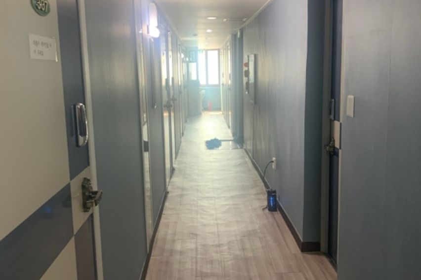 깔끔하고 넓은 방