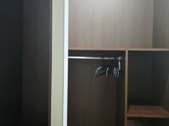 Spacious Room (Sleeps 3) > 1 Minute from Term 14th image