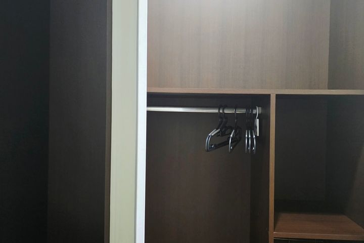 Spacious Room (Sleeps 3) > 1 Minute from Term 14th image