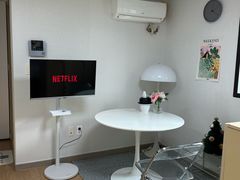 Pleasant, fully-furnished studio apartment ne 2th image