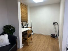 Clean three-room apartment in Wadong 6th image