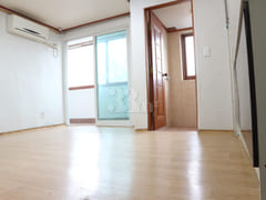 Sun-drenched Two-Room Unit 8th image