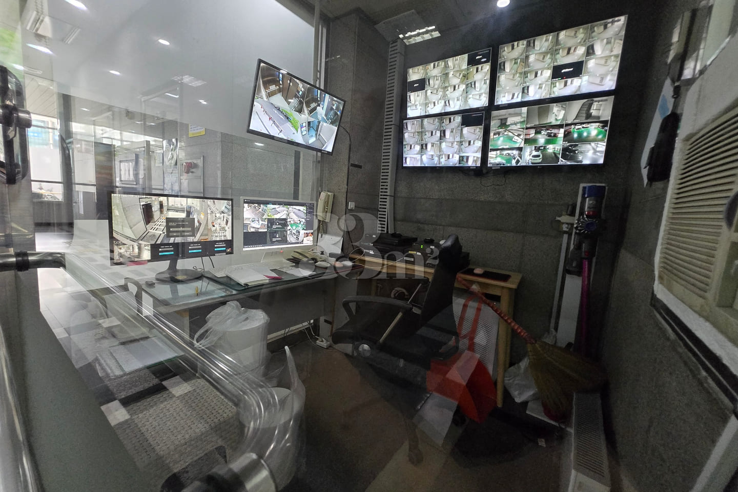 1 minute from Hongdae Station ❤️ Special Disc 18th image