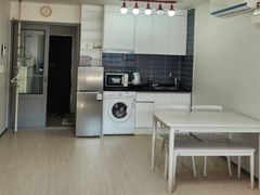 Spacious and comfortable private room. 1th image
