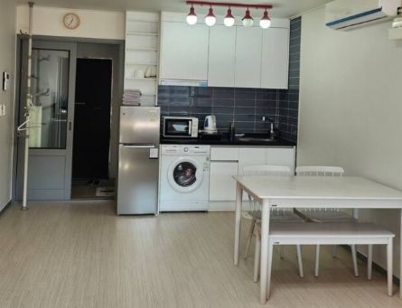 Spacious and comfortable private room. 1th image