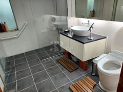Three-bedroom apartment with full options in 18th image