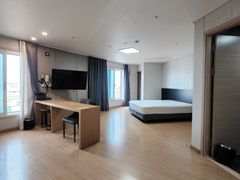 21-pyeong room, 1-minute walk to the beach, p 0th image