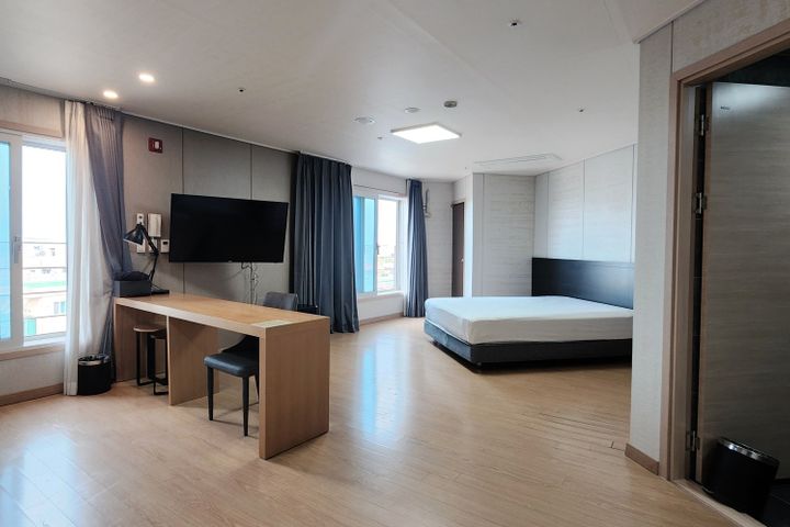 21-pyeong room, 1-minute walk to the beach, p 0th image