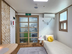 Green Cozy Mini Studio 2th image